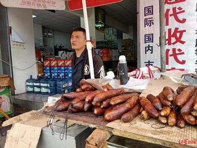 网售自制香肠遭十倍索赔:买家坚持至少赔1.5万摊主已请律师应诉